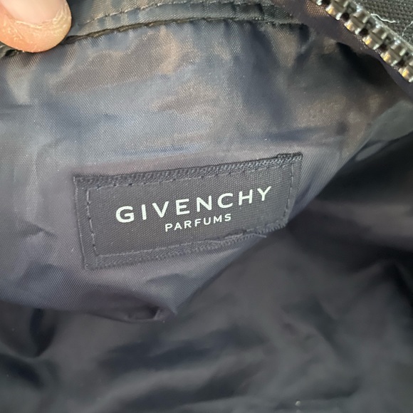 NICE “GIVENCHY PARFUMS” TOILETRIES BAG WITH DUAL POCKETS AND ZIPS CLEAN & MINT! - Picture 12 of 15